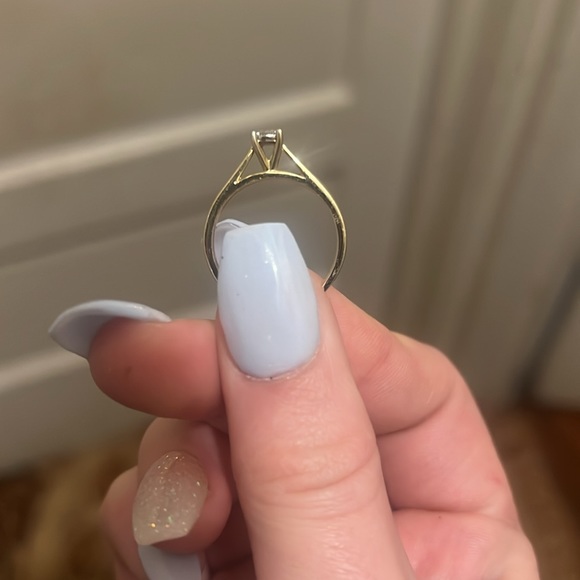 Engagement ring - Picture 3 of 4